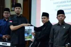 Wako Bukittinggi Sampaikan Ranperda Pertanggungjawaban APBD 2022