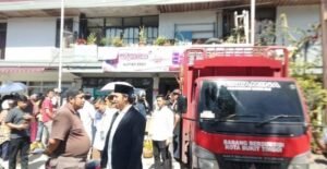 Wakota Bukittinggi dan Anggota DPRRI Operasi Pasar Kelangkaan Gas 3 Kg