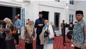 Wako Erman Safar Lepas CHJ Kita Bukittinggi Menuju Embarkasi Padang