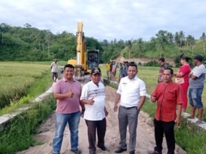 Camat Bt. Gasan Turun Kelapangan Tinjau Pembangunan Jalan Evakuasi