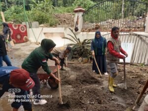 Pembersihan Material Longsor di Tanjung Raya Terus Dikerjakan