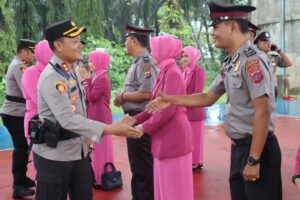 Polres Pasaman Barat Gelar Upacara Kenaikan Pangkat 23 Personelnya