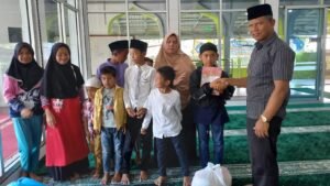 Yayasan Peduli Kampuang Maimbau Matua Hilia, Serahkan Bantuan Anak Yatim