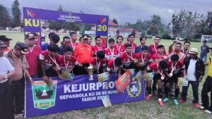 Gubernur Sumbar Serahkan Hadiah Juara Academy Tunas Harapan Agam