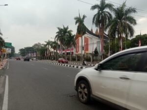 Di Kota Padang, Belum Banyak Warga Menaikan Bendera Merah Putih