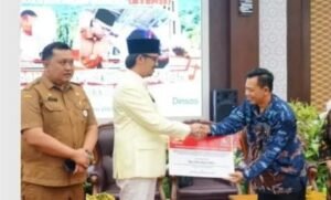 Wako Erman Safar Serahkan Bantuan Atensi Sentra Handayani Jakarta