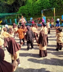 Murid TK Islam At Taqwa Latiba Laksanakan Latihan Pramuka Prasiaga