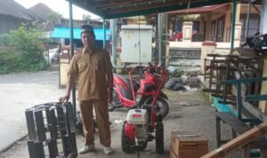 Wn. Kt. Gadang VI Koto, Serahkan Bantuan Traktor  Anggota DPRD Agam