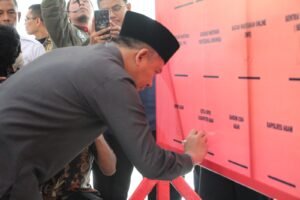 Ketua DPRD Agam Novi Irwan, Tanda Tangani Deklarasi Pemilu Damai 2024