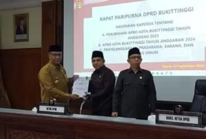 Wawako Bukittinggi Hantarkan Ranperda APBDP 2023 & APBD 2024