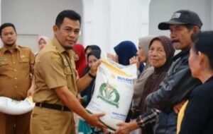 Pemko Bukittinggi Salurkan Bantuan Beras Tahap II Untuk 4.512 KPM
