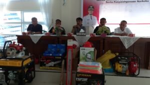 Anggota DPRD Kota Bukittinggi Edison Nilmi Salurkan Bantuan Kebencanaan