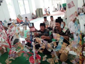 Hebat!, Maulid di Masjid Raya Batu Basa, Bawa ‘Jamba’ Gantungkan Uang