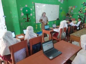 SD Ngeri 32 Sungai Jaring, Bimbing Siswa Keterampilan Komputer
