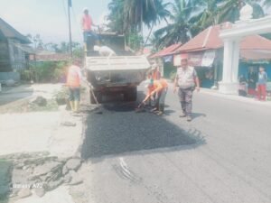 Melalui UPTD Wil III, Pemprov Sumbar Perbaiki Jalan Manggopoh-Padang Luar