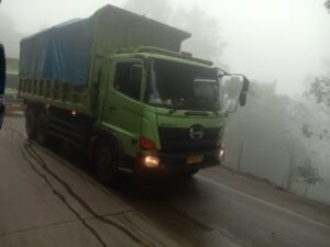 Kota Padang Semakin Gelap, Kabut Asap Menyungkup Makin Tebal