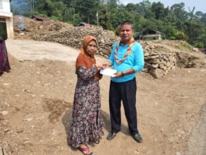 Pramuka Kwaran Sikakap Antarkan Bantuan Korban Bencana Sigiran