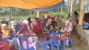 Warga Pasang Tenda Berujung Kecewa, Penyerahan Sertifikat Gagal
