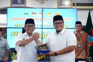 Wabup Tanah Datar dan Wako Padang Tanda Tangani Kesepakatan  Kerjasama