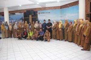 Ketua DPRD Agam Terima Aspirasi Guru Honorer Tak Lulus Adm Pendaftaran