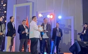 Bawaslu Agam terima Dua Penghargaan Kehumasan dari Bawaslu RI