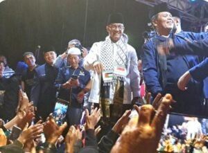 Di Bukittinggi, Anies Diteriaki Presiden, Menggema di Jam Gadang