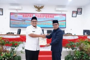8 Fraksi DPRD Tanah Datar Bacakan dan Sampaikan Pandangan Umum 