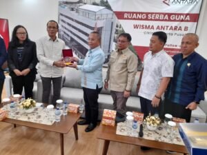 Redpel Antara Suryanto dan Gusty Aryeni Kagum Nonton Video Wisata Tanah Datar 