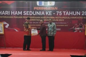 Raih  Nilai 100, Tanah Datar Terima Penghargaan Kabupaten Peduli HAM