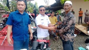 Keltan Pematang Jaya Dapat Bantuan Satu Unit Mesin Bajak Pokir M. Ikhbal