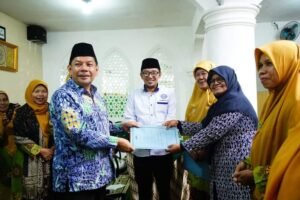 SK PDM Diserahkan Bupati Eka kepada PCM dan PCA se Tanah Datar
