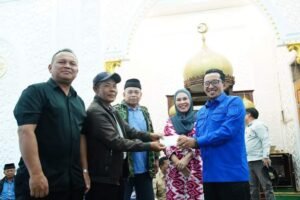 Bupati Eka Putra Hadiri Goro dan Lepas 6.000 Ekor Bibit Ikan  di Embung Talago