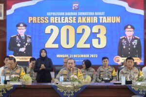 Jumpa Pers Akhir Tahun 2023, Kapolda Sumbar Apresiasi Personel Berprestasi