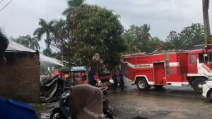 Rumah, Kedai, dan Tempat Foto Kopi Depan Rumdis DPRD Agam Terbakar
