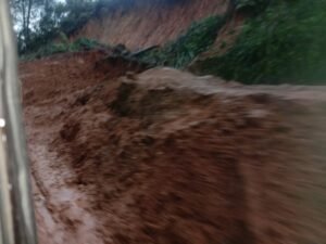 Jalan Putus, Dua Hari Kendaraan Padang-Muara Labuh Tidak Nambang