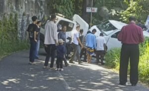 Mobil Pengangkut Mobil Terperosok di Kelok 14 Kelok 44 Maninjau, Tj. Raya