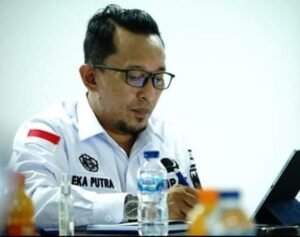 Kadis Kominfo, Bupati Tanah Datar Eka dan Isteri Mencoblos di TPS 35 Diponegoro