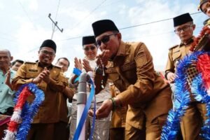 Kebutuhan Air Bersih Masyarakat Ampalu Dipenuhi Bupati Eka