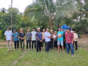 Berkemah Semalam, Ponpes Alqur’an Darul Ngilabi, Serahkan Bola Kaki