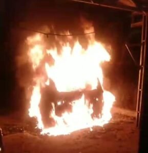 Bom Molotov, Mobil Wartawan Dibakar, Diduga Pdelaku Suruhan