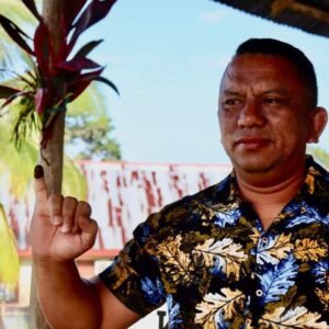 Pj. Bupati Mentawi Fernando Berikan Hak Pilihnya di TPS 4 Sipora Utara