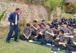 Pengurus OSIS SMANSATARA Gelar LDKS 2023/2024 di Alam Terbuka