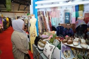 Stand Dekranasda Luhak Nan Tuo Diserbu Pengunjung
