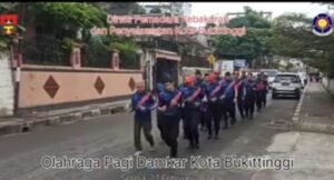 Di Kota Bukittinggi, Damkar Melakukan Olahraga Rutin Setiap Selasa Pagi