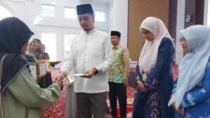 641 Kader Wilayah Bukittinggi, Menerima Honor dari Walikota