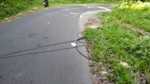 Mirip Kabel Telkom, Lepas Gantungan, Dikhawatirkan Makan Korban