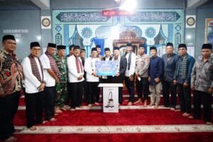 Bupati Tanah Datar Terima Bantuan Rp104 Juta dari PT. Semen dan Bank BNI 