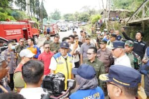 Lahar Dingin Gunung Marapi Putuskan Jalan Nasional Padang Panjang- Bukittinggi 