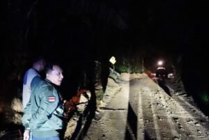 Setelah Material Longsor Dibersihkan, Kenderaan Sudah Bisa Berlari