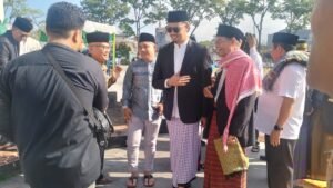 Ramai Warga Bukittinggi Ikuti Shalat Idul Fitri di Lapangan Kantin